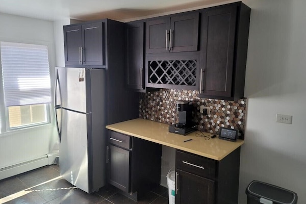 Frigorífico, microondas, horno y placa de cocina