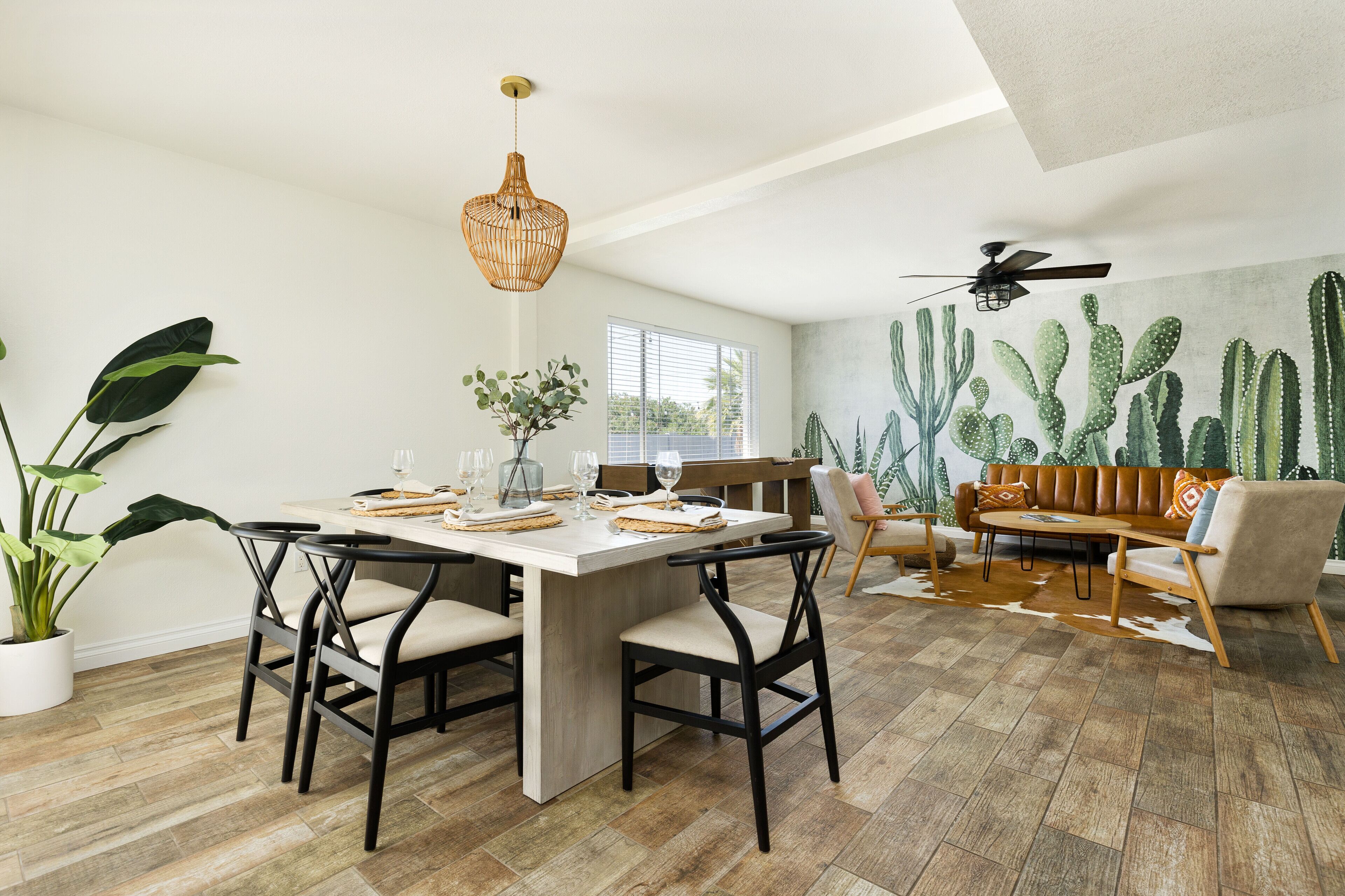 Heated Pool and centrally located to every in Phoenix! 3br/2ba resort style home