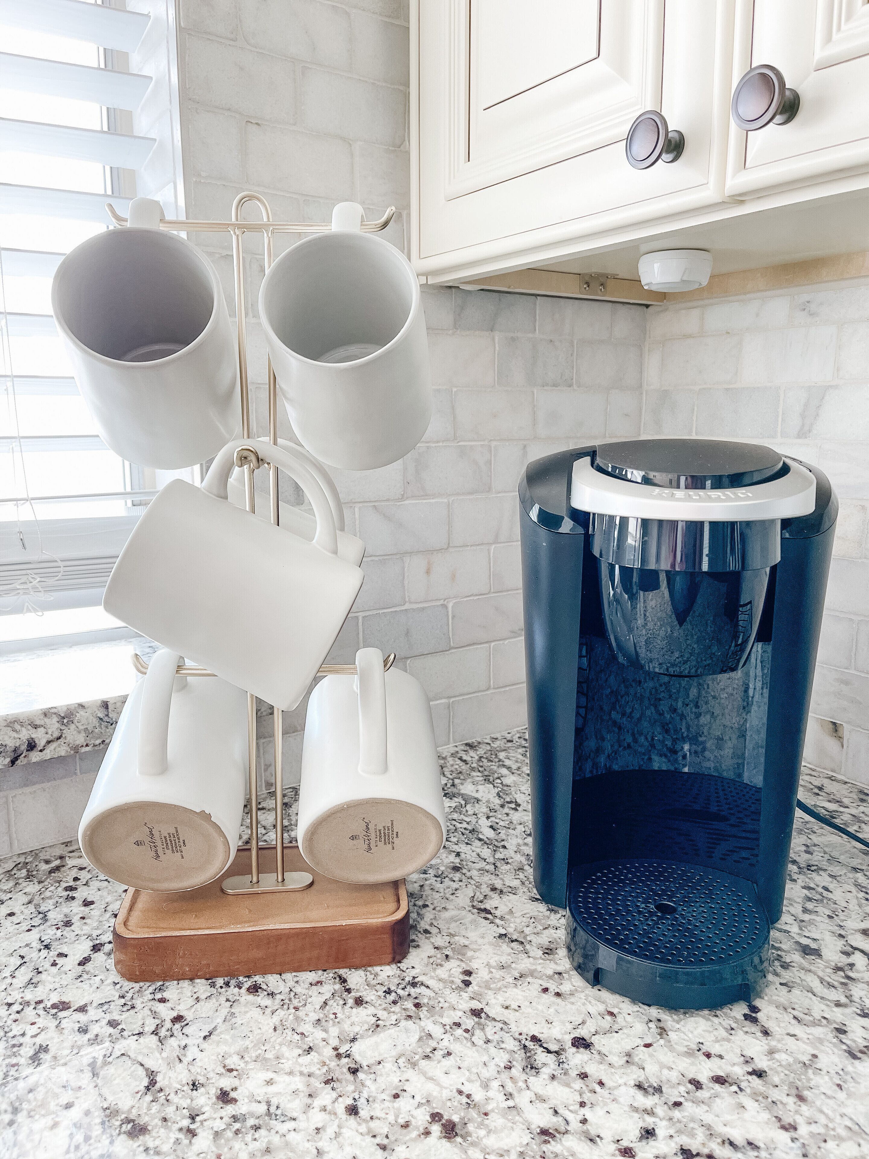 Heated Pool and centrally located to every in Phoenix! 3br/2ba resort style home