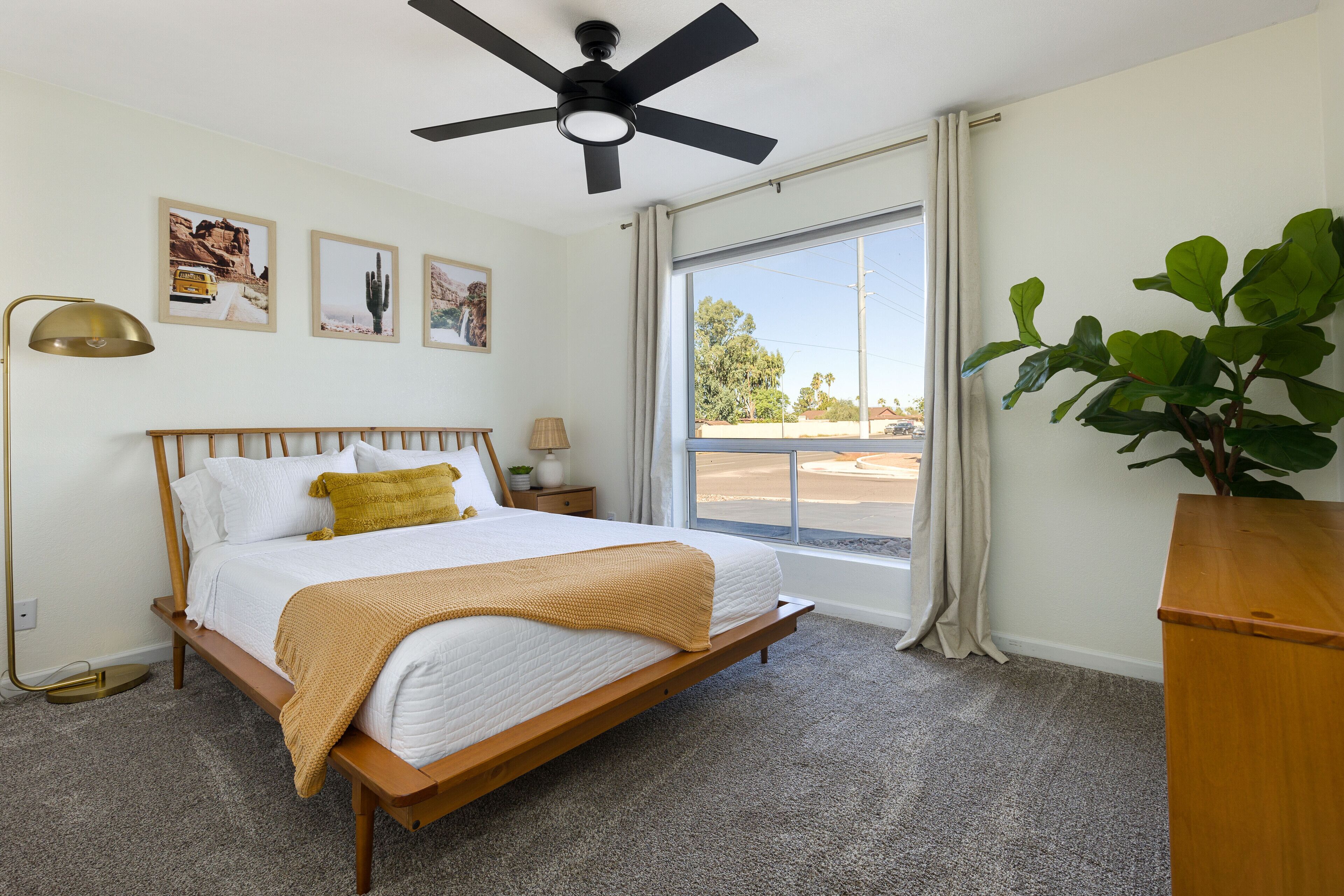 Heated Pool and centrally located to every in Phoenix! 3br/2ba resort style home