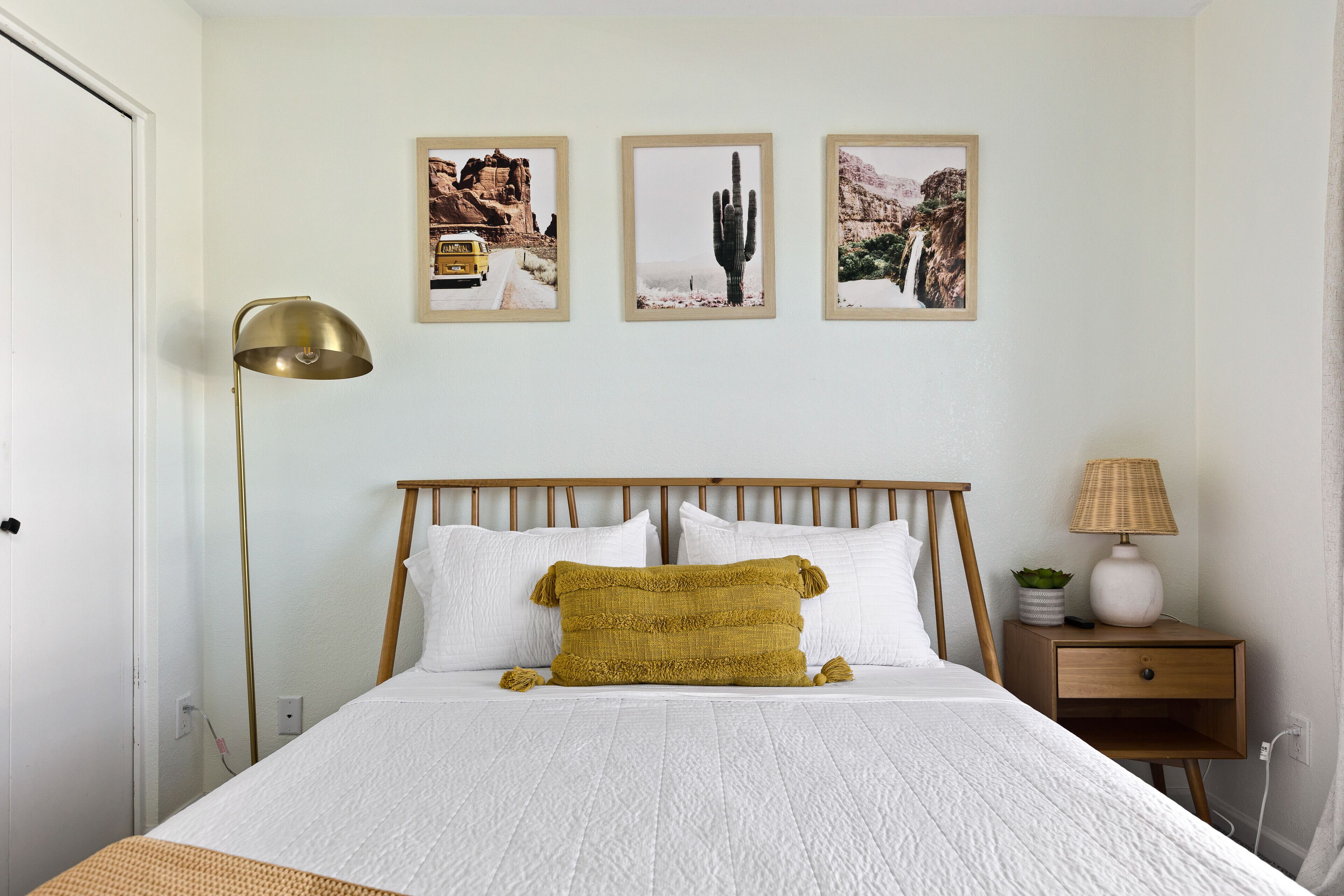 Heated Pool and centrally located to every in Phoenix! 3br/2ba resort style home