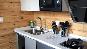 Kabin Premium, 3 kamar tidur | Dapur pribadi | Lemari es besar, microwave, oven, dan mesin pembuat kopi/teh