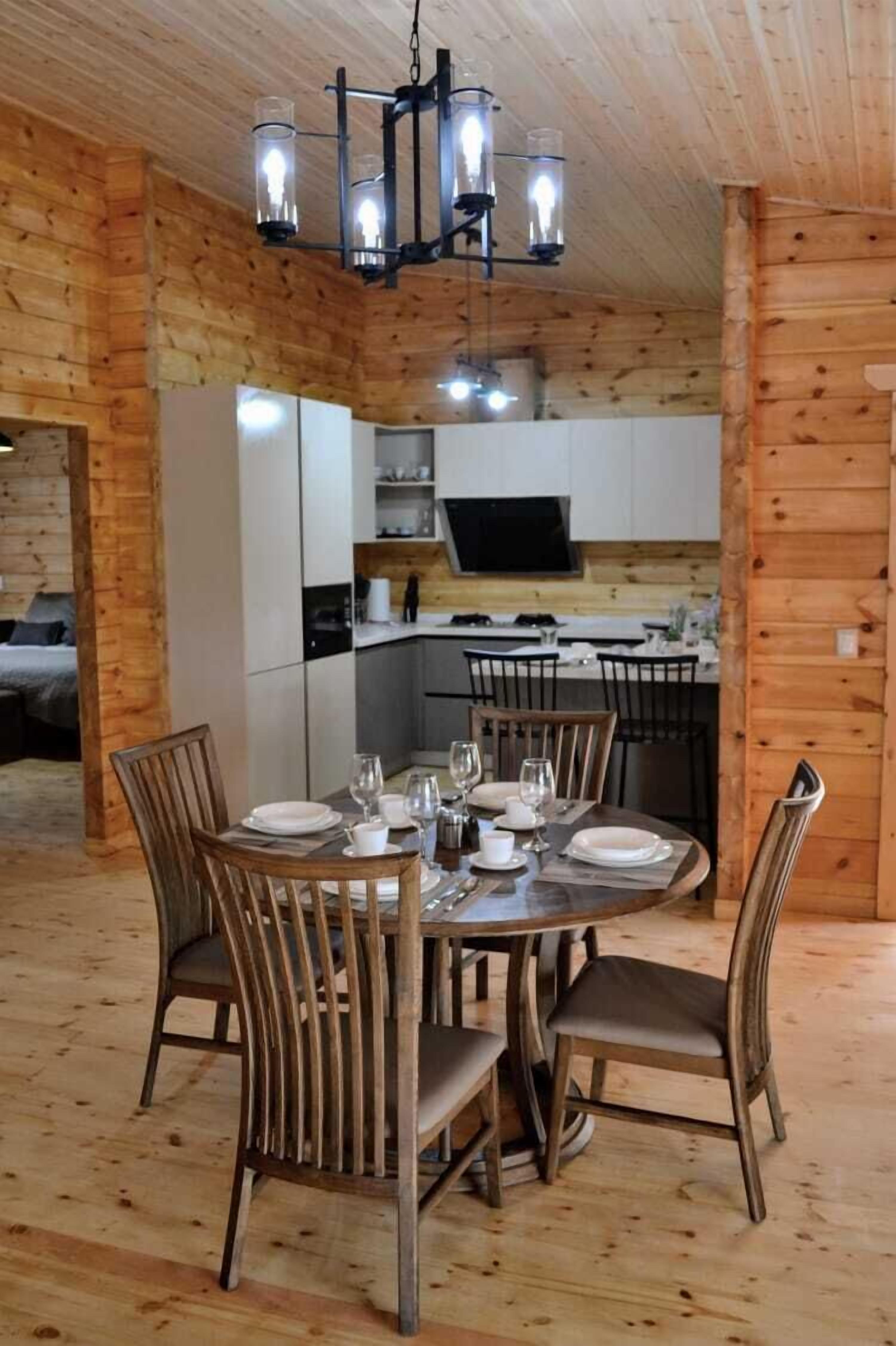 Refrigerador con congelador, microondas, horno y cafetera y tetera 