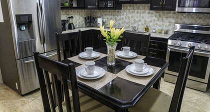 Private 2 bedroom apartment - 10 mins from Airport