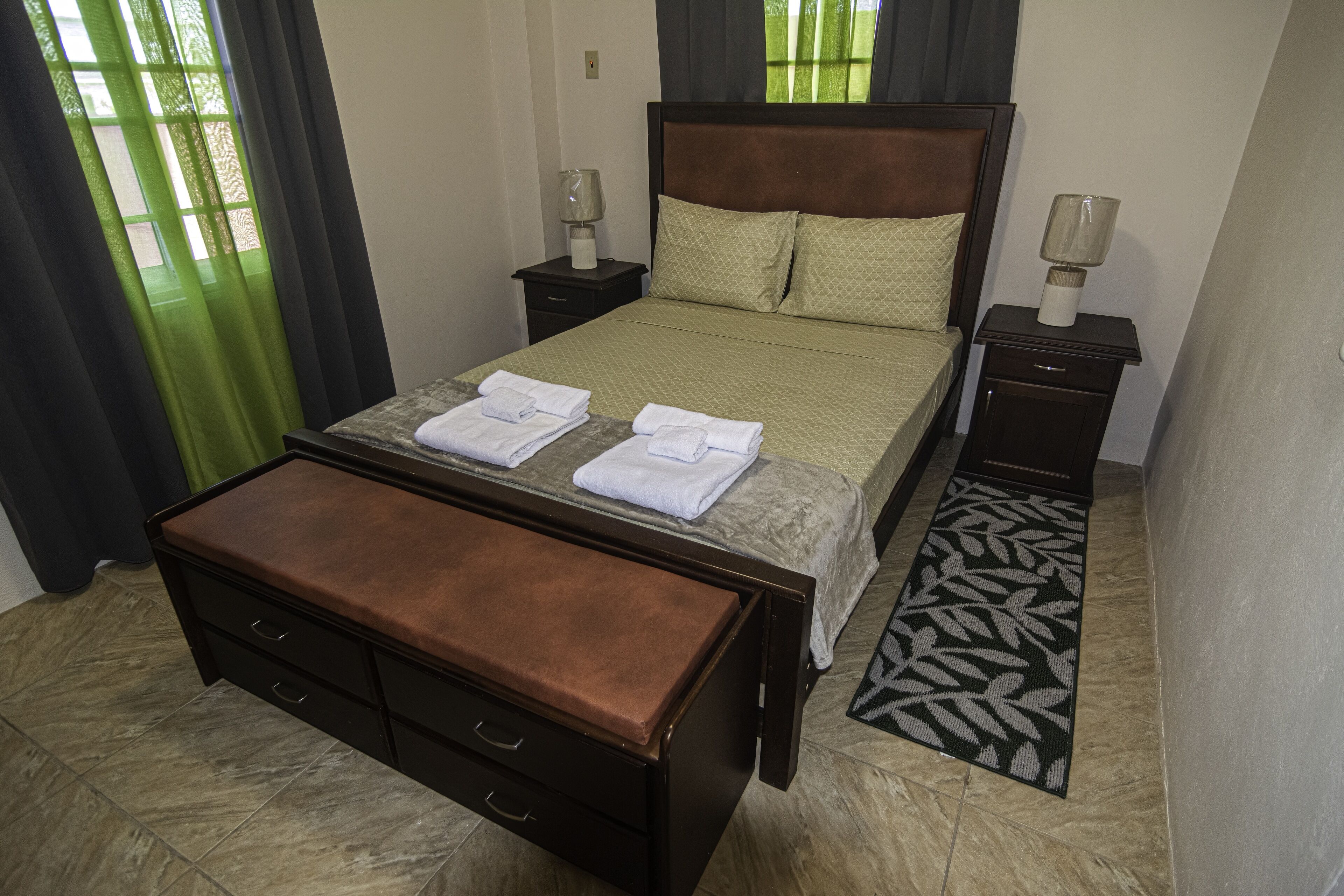 2 chambres, fer et planche à repasser, Wi-Fi gratuit, draps fournis