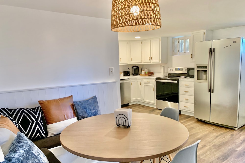 A Cozy Getaway 5 min from the heart of Lancaster!