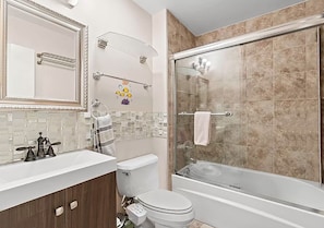 Combined shower/tub, hair dryer, bidet, towels