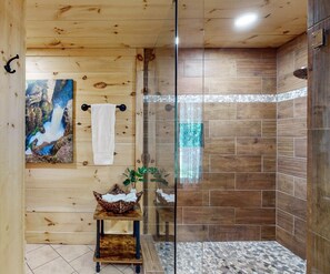Spa - CRYSTAL CREEK ARCADE HOUSE! Big Creek + Arcade Room + Decks + Resort Amenities! (Sapphire)