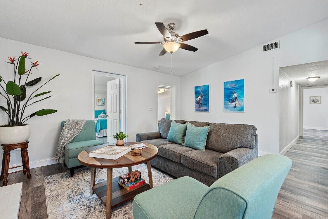  ★ Family friendly 🏠! W/ heated salt water pool! 5 miles to Madeira Beach ★ 