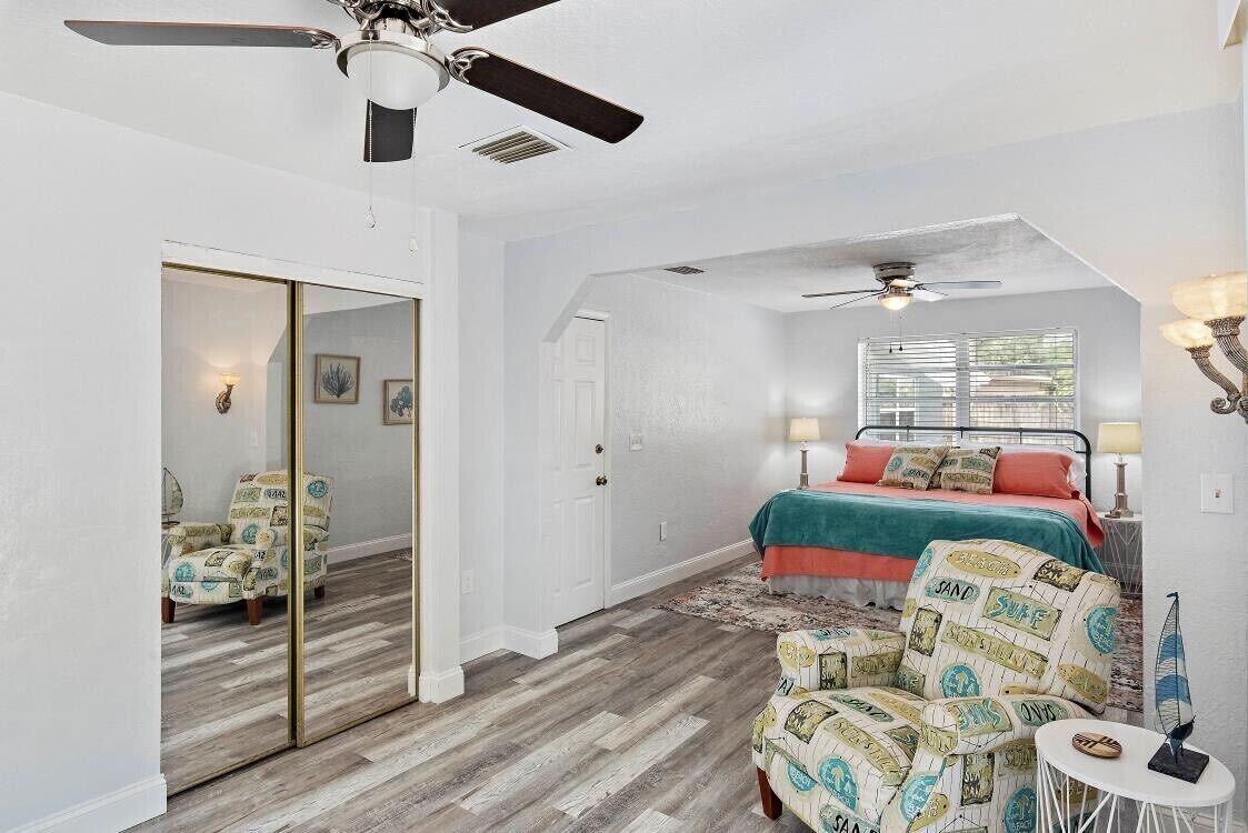  ★ Family friendly 🏠! W/ heated salt water pool! 5 miles to Madeira Beach ★ 