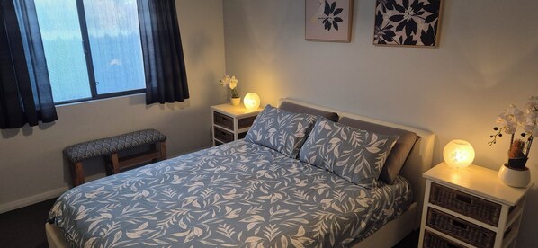 2 bedrooms, iron/ironing board, bed sheets