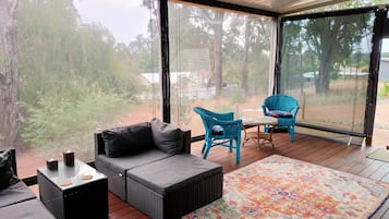 Smart TV, videojuegos, reproductor de DVD y libros