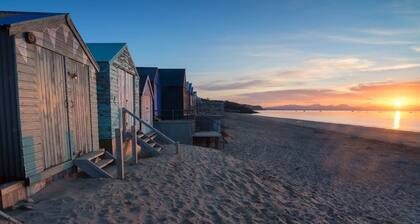 Penmorfa - Sublime Abersoch retreat with roof terrace, 80m from beach, great for surfing