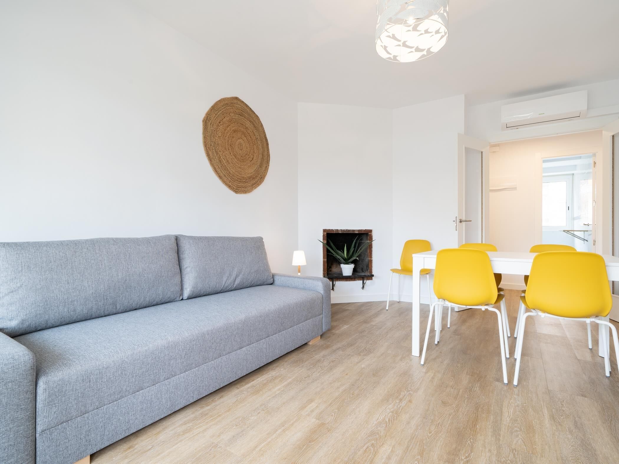 Apartment direct beach access 5km Port Aventura