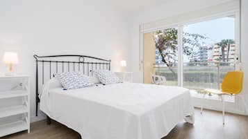 2 bedrooms, iron/ironing board, Internet, bed sheets