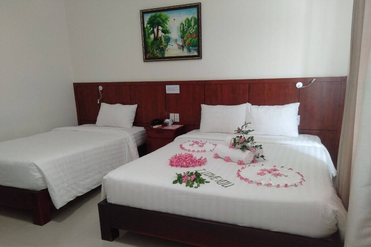 Family Triple Room, 1 Bedroom, Non Smoking | Desk, laptop workspace, WiFi (free)
