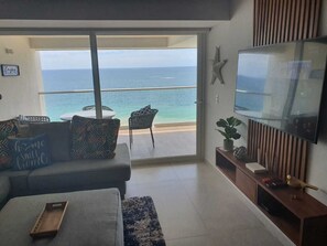 Smart TV - Beautiful Beachfront Apartment (Puerto Vallarta)