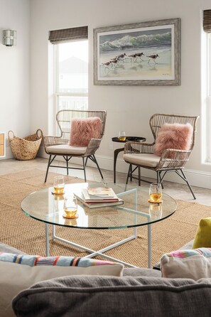 TV connectée, jeux vidéo, livres