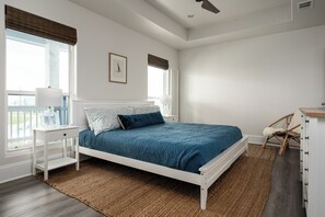 6 chambres, bureau, fer et planche à repasser, lit parapluie