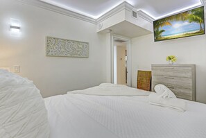 2 habitaciones, tabla de planchar con plancha y cuna de viaje 