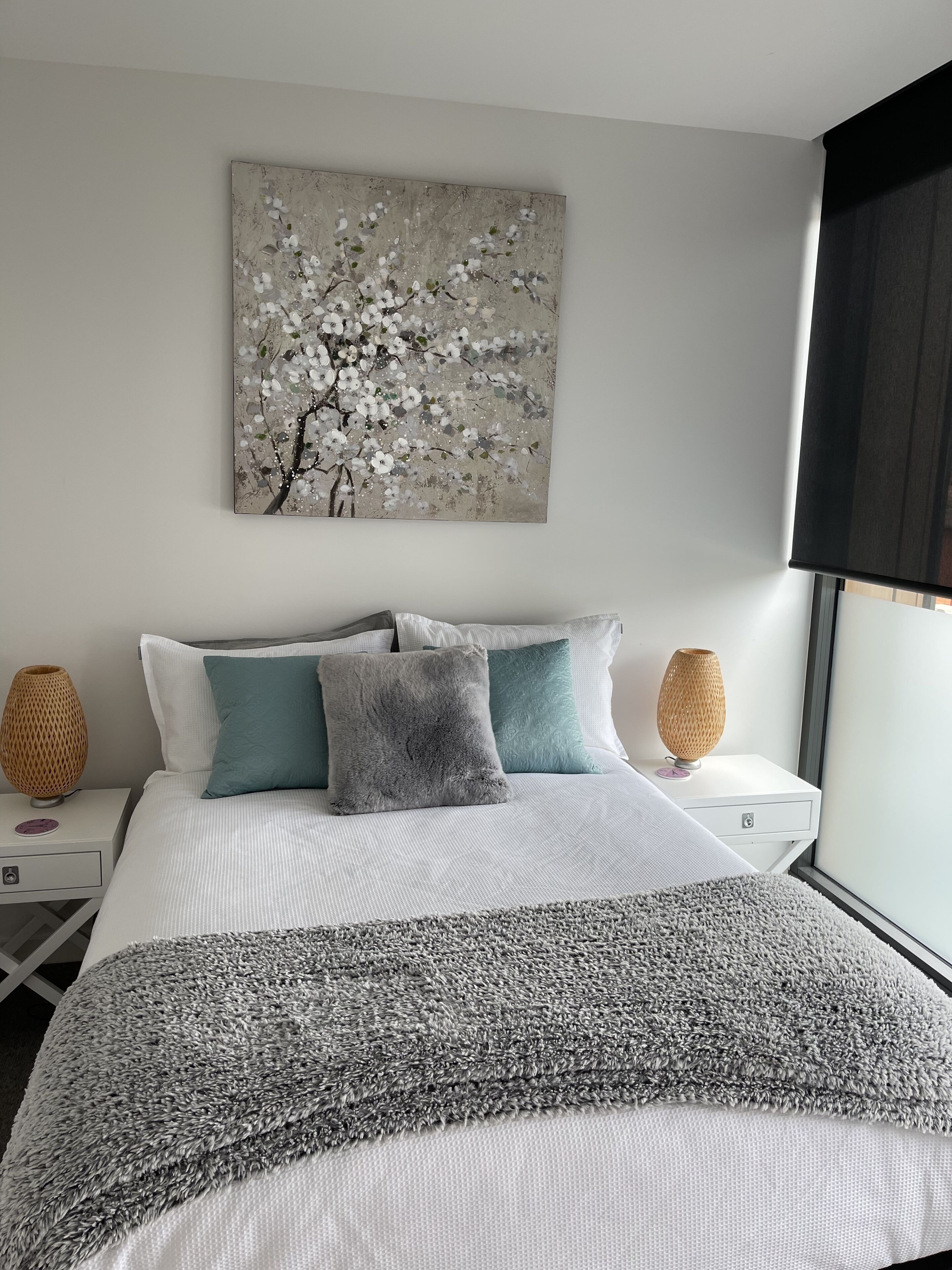 Modern secure St Kilda apartment 3min from beach