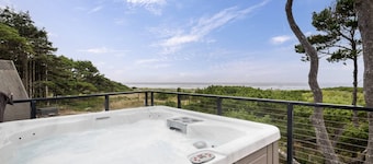 Breathtaking Beach Views, Pet Friendly, Huge Deck w/ Hot Tub, Private Fire-Pit, Steps From Ocean