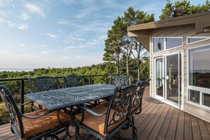 Outdoor dining - Breathtaking Beach Views, Pet Friendly, Huge Deck w/ Hot Tub, Private Fire-Pit, Steps From Ocean (Rockaway Beach)