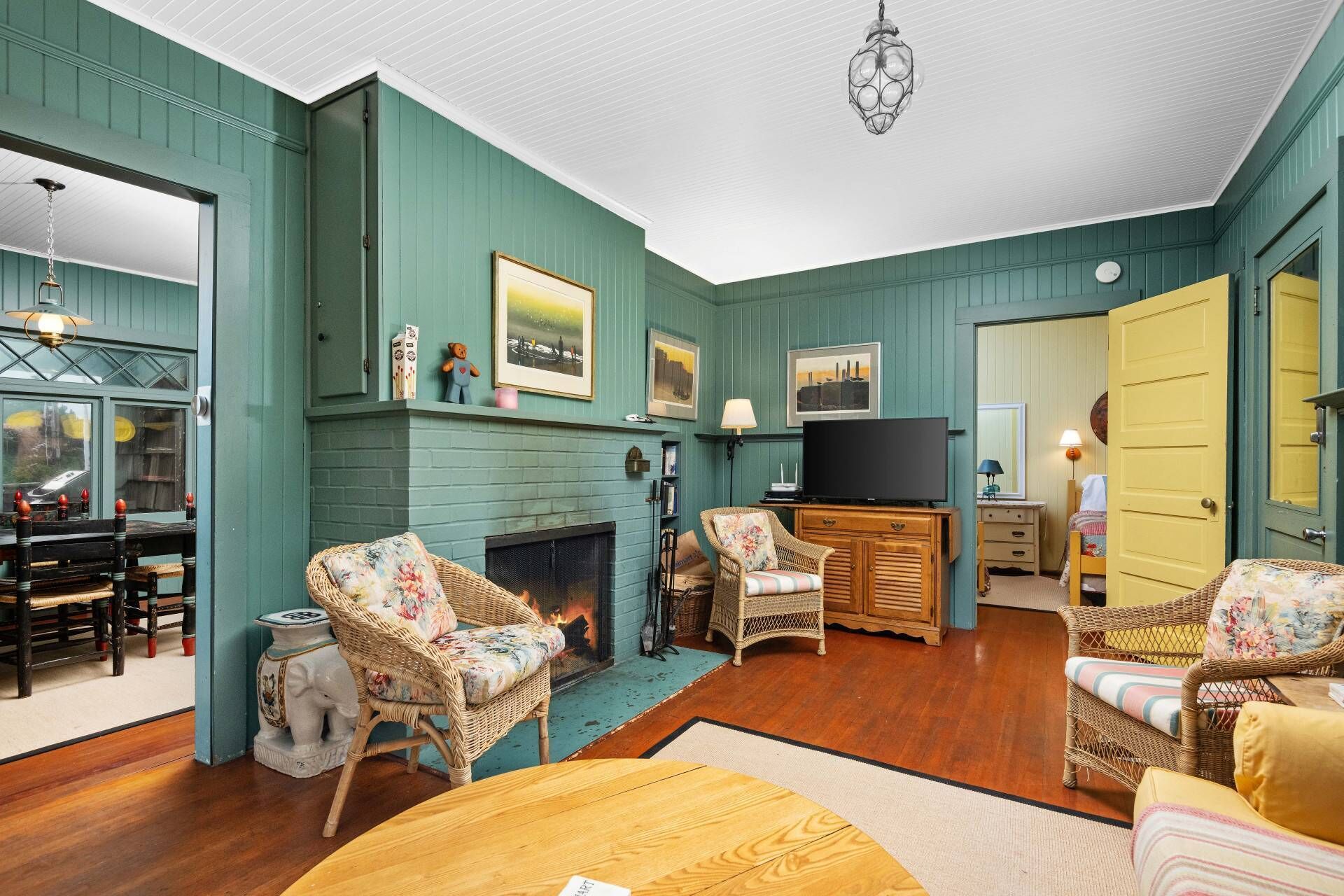 Relaxing Beach Vibes on Quiet Ridge w/ Fireplace and Private Deck, Walk to Beach and Close to Golf