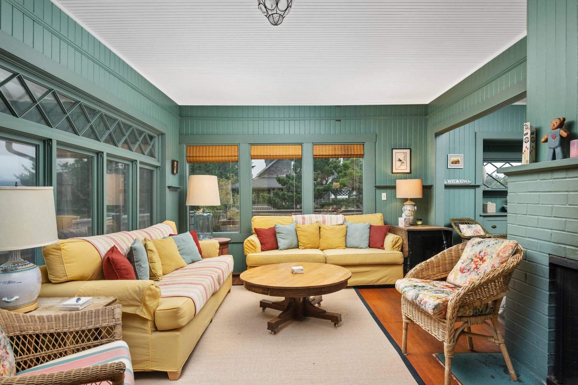 Relaxing Beach Vibes on Quiet Ridge w/ Fireplace and Private Deck, Walk to Beach and Close to Golf