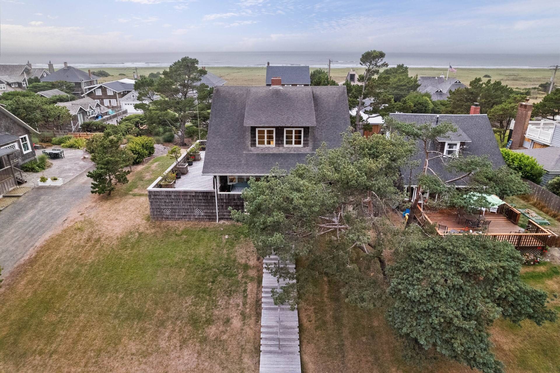 Relaxing Beach Vibes on Quiet Ridge w/ Fireplace and Private Deck, Walk to Beach and Close to Golf