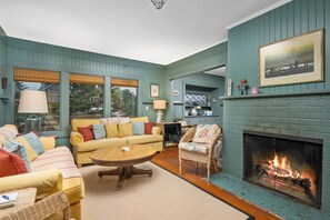 Smart TV, fireplace - Relaxing Beach Vibes on Quiet Ridge w/ Fireplace and Private Deck, Walk to Beach and Close to Golf (Gearhart)