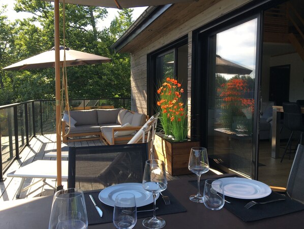 Outdoor dining - CHALET IN THE HEART OF AUBRAC (Saint-Chély-d'Aubrac)