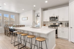 Townhouse, 5 soverom | Eget kjøkken | Kjøleskap, ovn, kaffetrakter/tekoker og brødrister