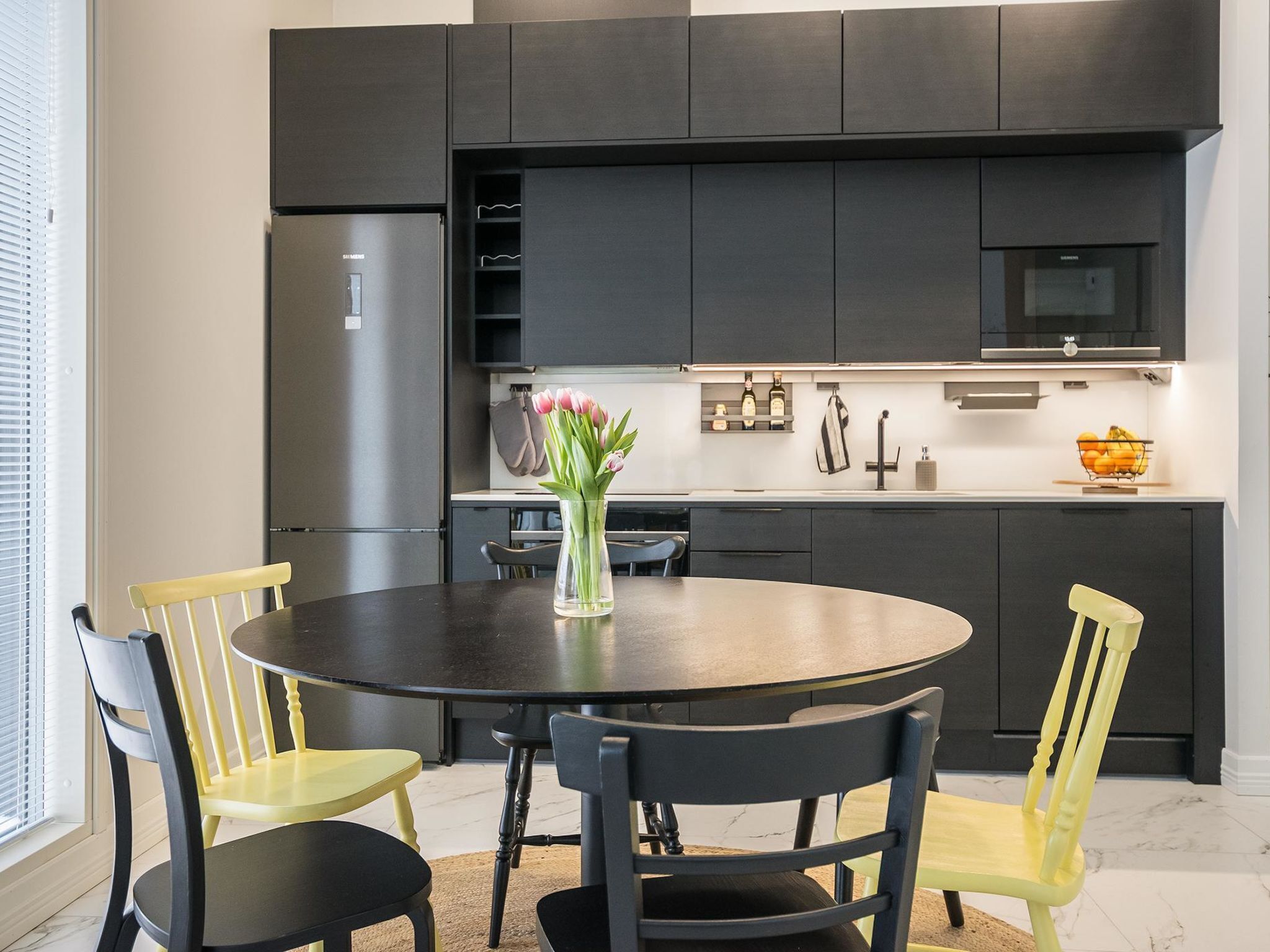 Fridge, microwave, dishwasher, cookware/dishes/utensils