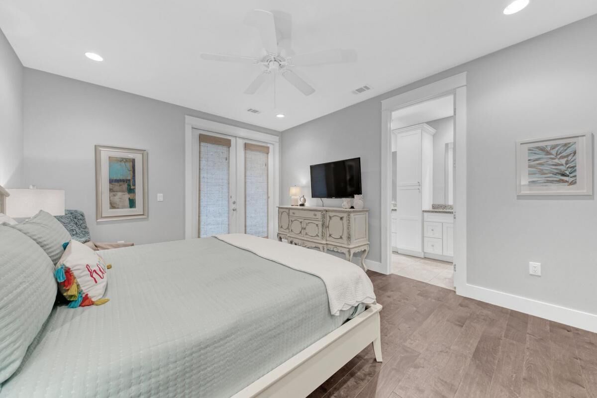 A One-of-a-Kind Family Friendly Seagrove Townhome! Golf Cart Included!