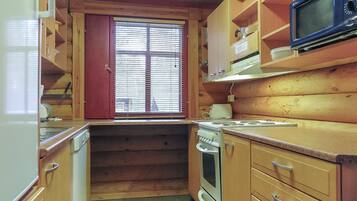 Frigorífico, microondas, lavavajillas y tostadora