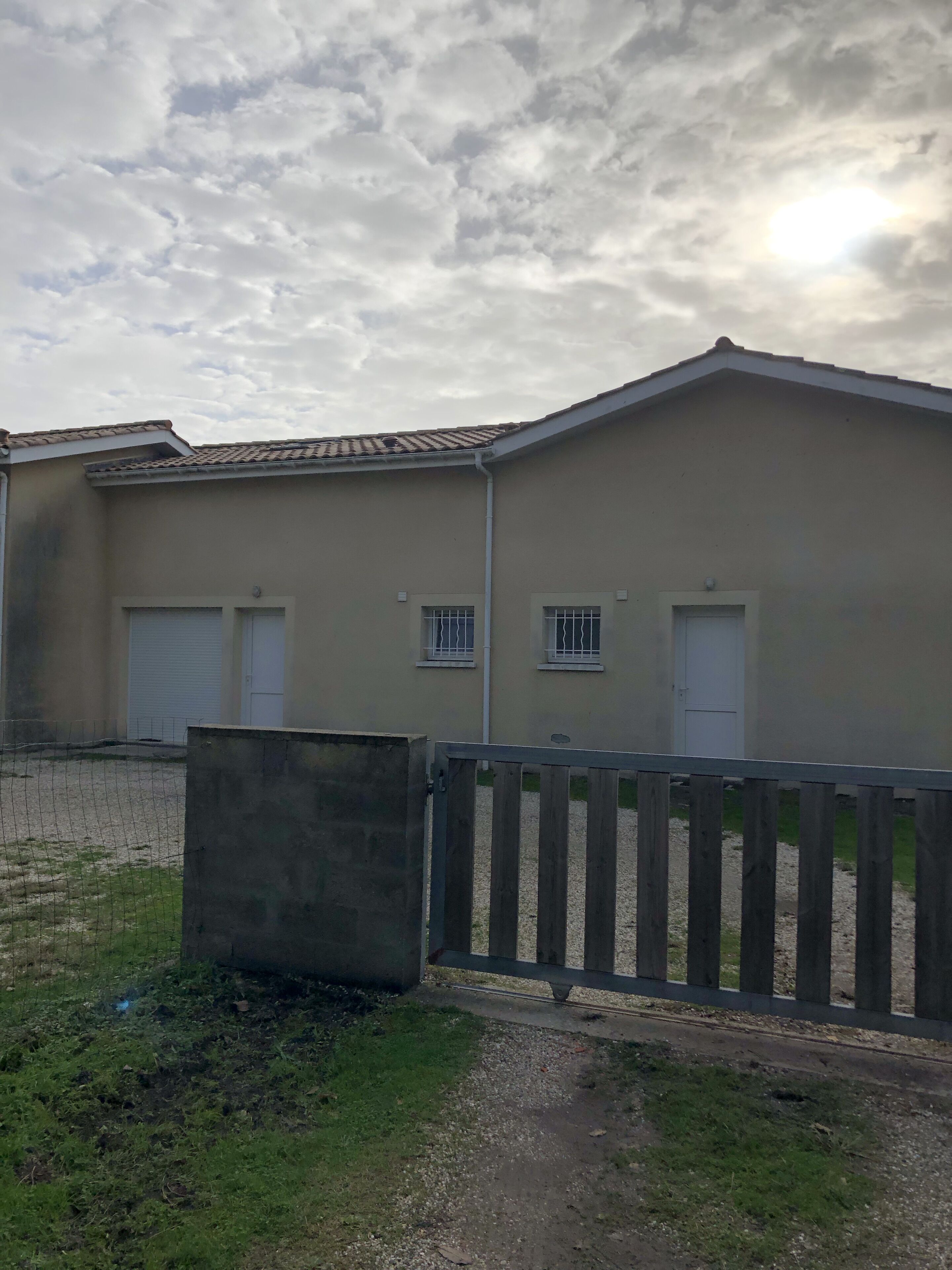 Small duplex on the beach with garden and private parking.