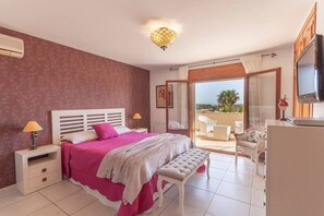 3 makuuhuonetta, silitysrauta/-lauta, vauvan matkasänky, Wi-Fi