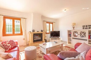 TV, lareira