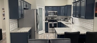 Lake Powell Modern Remodeled VRBO - 3BR, 2BA minutes to Lake and Restaurants!