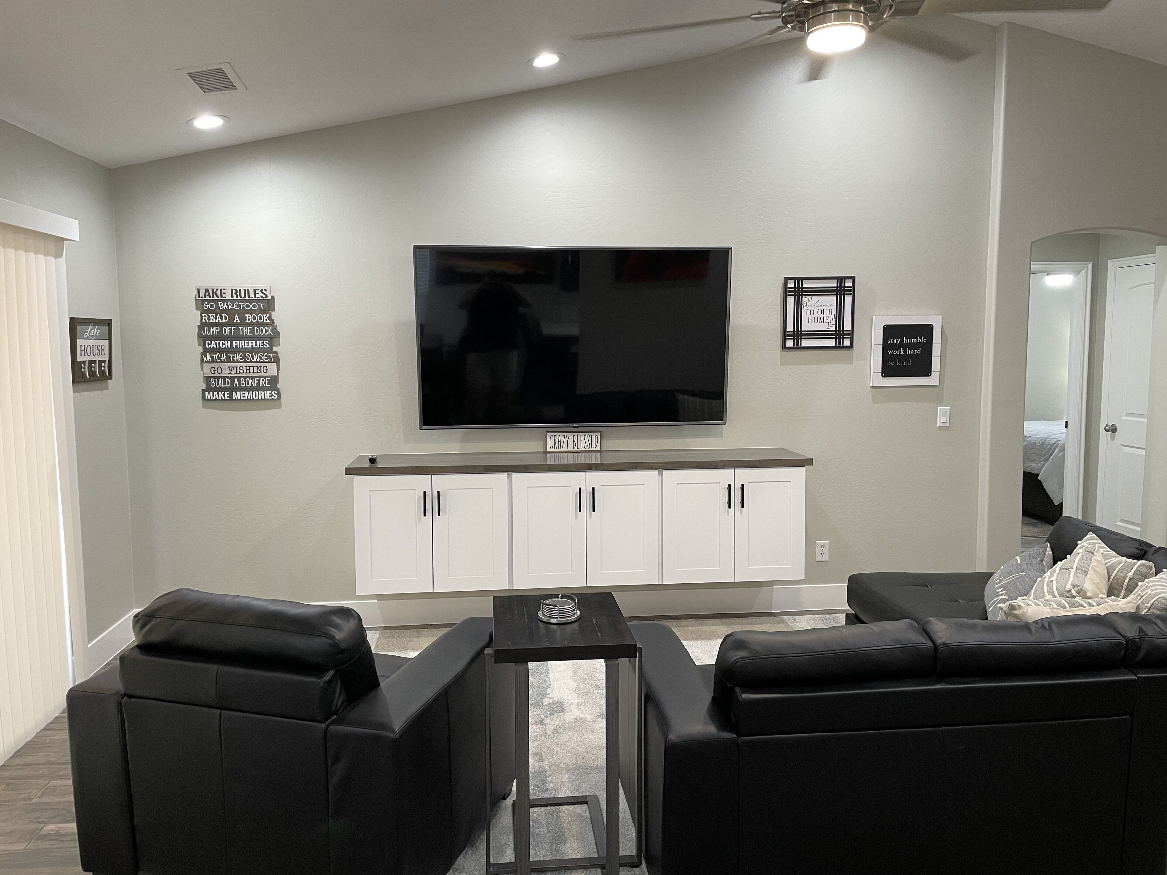 Lake Powell Modern Remodeled VRBO - 3BR, 2BA minutes to Lake and Restaurants!