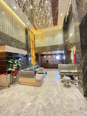 ฝ่ายต้อนรับ