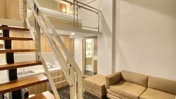 Executive Room | Living area | 42-inch Smart TV with cable channels, TV