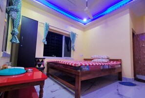 Free WiFi, bed sheets