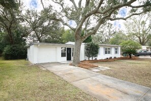 Exterior - Cozy 3Bed Home In Quiet Neighborhood Close To Beachs (Fort Walton Beach)