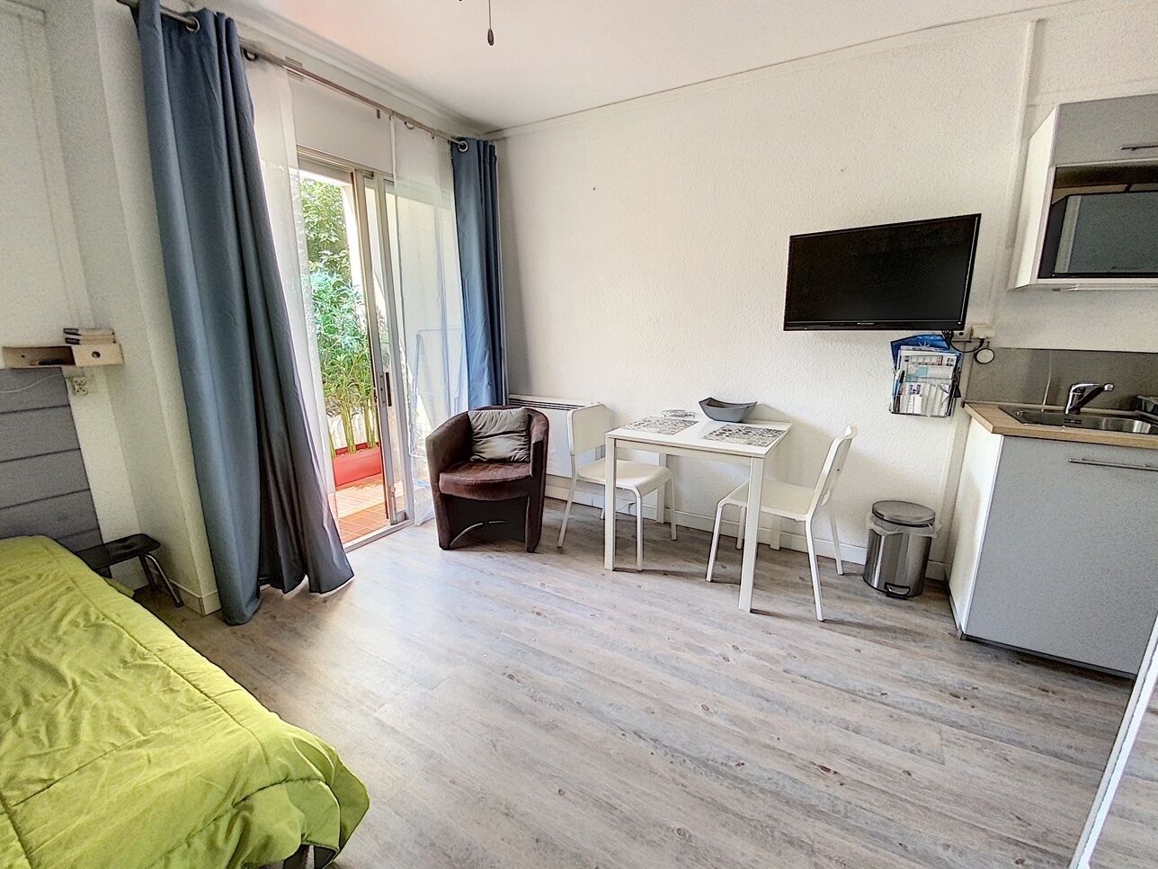 Charming Studio in the DRC on the Charles de Gaulle Park - 2 stars
