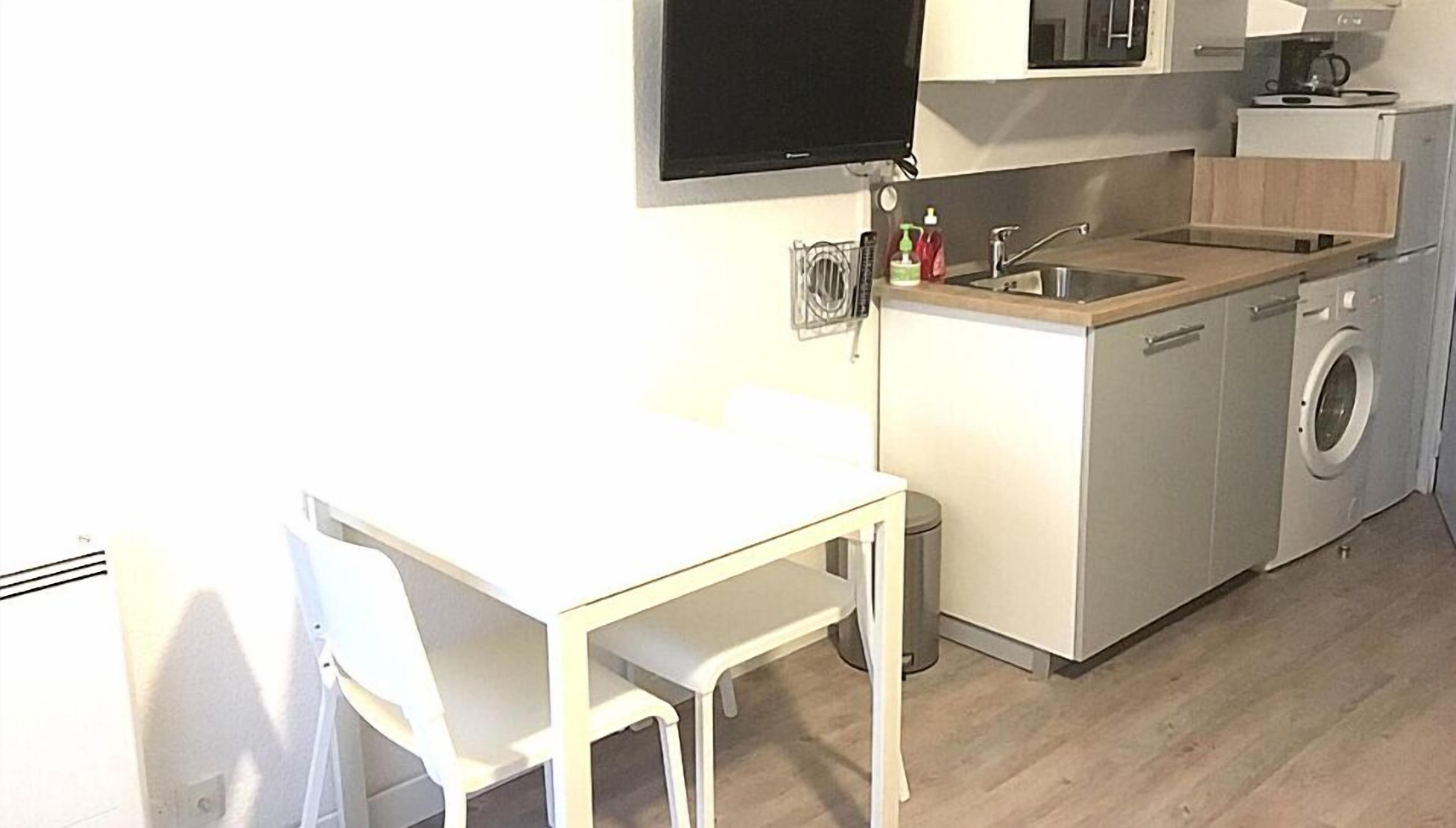 Charming Studio in the DRC on the Charles de Gaulle Park - 2 stars