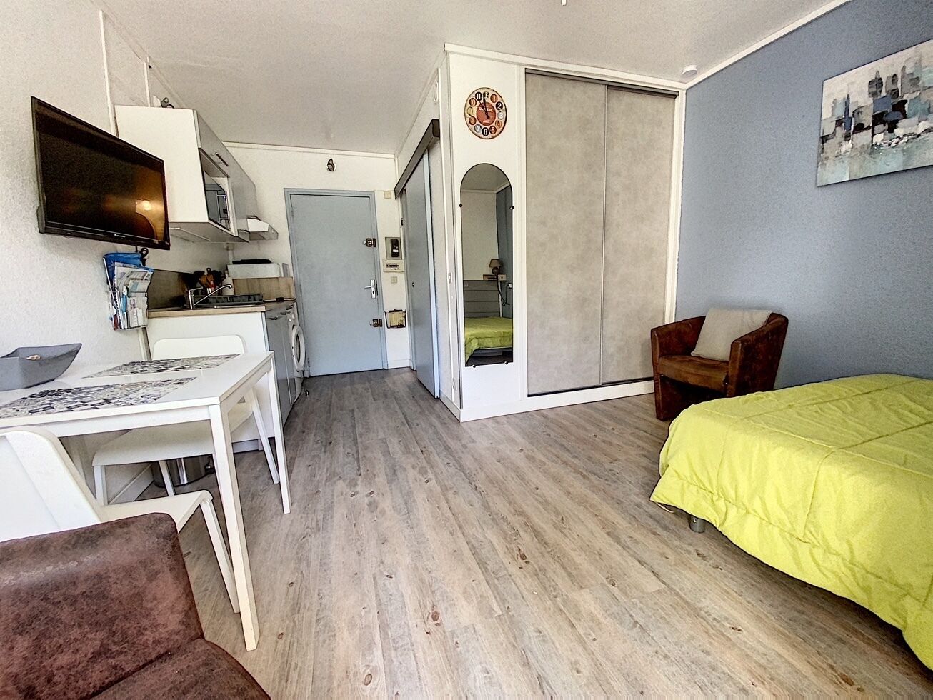 Charming Studio in the DRC on the Charles de Gaulle Park - 2 stars