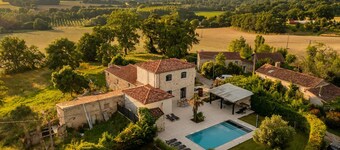 Quiet Villa in a country hamlet with AC, private heated pool, pétanque court...