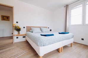 4 bedrooms, iron/ironing board, travel cot, free WiFi